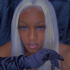 Meet your Posher, Nakaiya